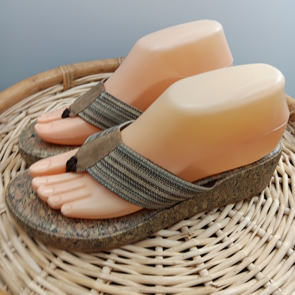 Women’s Wedge Thong Sandals in Olive Multi